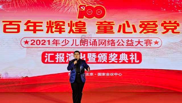 美联航一架波音客机挡风玻璃破裂 飞行员临时换机场降落